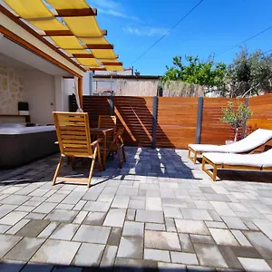 Tonina - House With Terrace, Jacuzzi, Free Parking Apartment Split